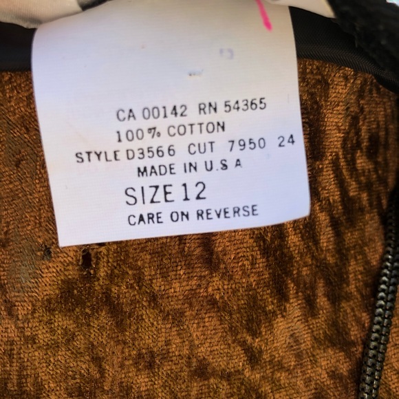 Black and Gold Velvet Blazer - Picture 5 of 5